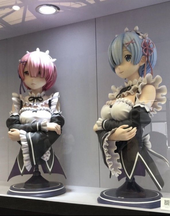 Anime figures/statues